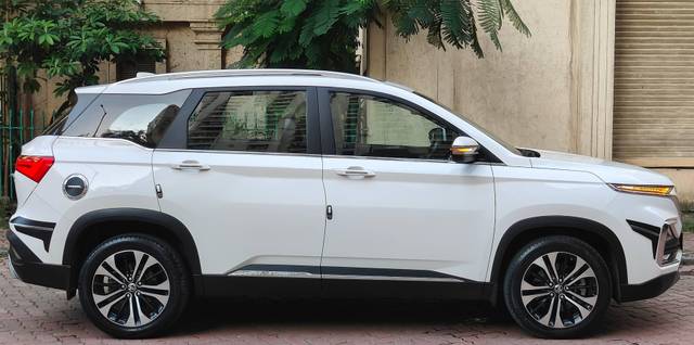 https://images10.gaadi.com/usedcar_image/4564259/original/processed_69519b047200dcc4eca6f9bf3a24573b.jpg?imwidth=6401