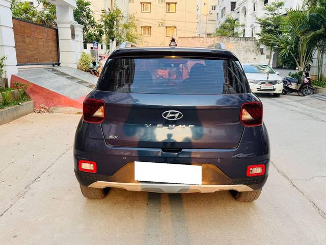https://images10.gaadi.com/usedcar_image/4564269/original/processed_2dd4a171617c7b1ee594648986b0e34d.jpg?imwidth=6402