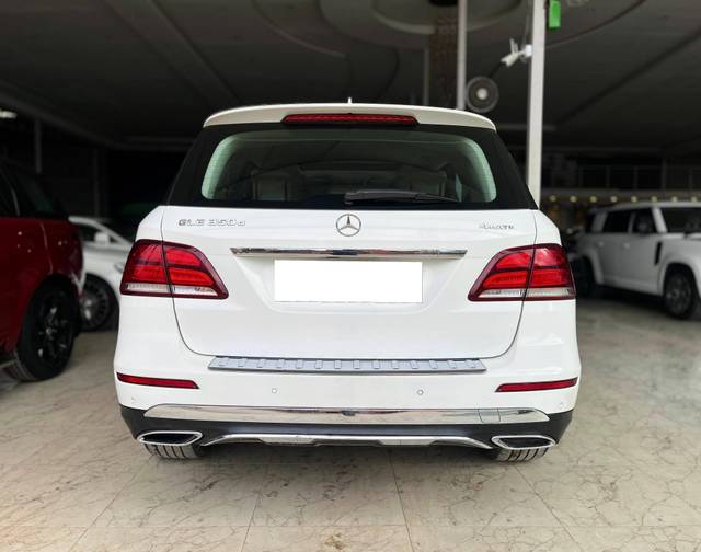https://images10.gaadi.com/usedcar_image/4564277/original/processed_d4949608afe7312b668789eb1a03c6d5.jpg?imwidth=6402