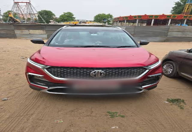 https://images10.gaadi.com/usedcar_image/4564295/original/560a7176-8caf-4e99-b44d-db20f56d85ad.?imwidth=6400
