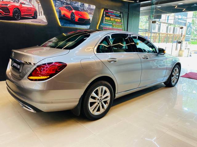 https://images10.gaadi.com/usedcar_image/4564301/original/processed_06fa1d36ea4a9c2951b956eb764226b1.jpg?imwidth=6401
