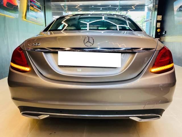https://images10.gaadi.com/usedcar_image/4564301/original/processed_89d35eaddbfab3986664ce8854f09e70.jpg?imwidth=6402