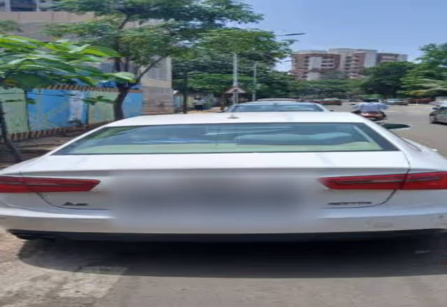 https://images10.gaadi.com/usedcar_image/4564303/original/49ed38cb-5384-49e2-bd3d-927763ad391b.?imwidth=6401