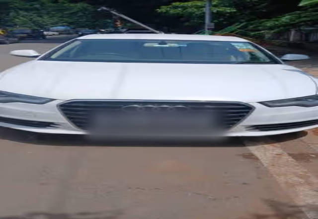 https://images10.gaadi.com/usedcar_image/4564303/original/f4d93d91-3ae7-474a-b7b4-e5c536c10ef9.?imwidth=6400