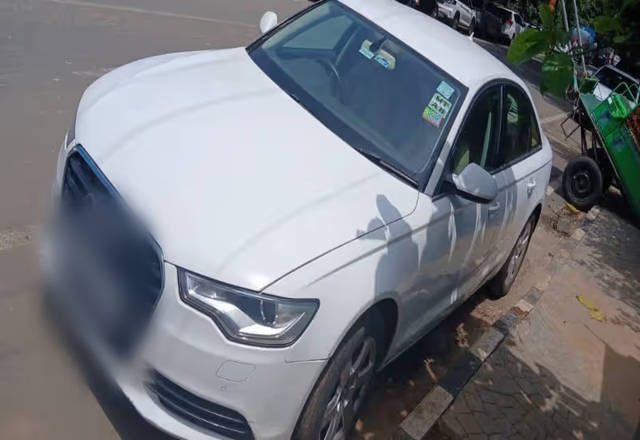 https://images10.gaadi.com/usedcar_image/4564303/original/fcaf821e-340d-4a8c-9cb3-6c5ca190a7d8.?imwidth=6402