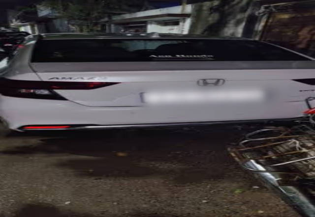 https://images10.gaadi.com/usedcar_image/4564317/original/ca592c85-d2d3-40f8-a63d-51577eb4d23f.?imwidth=6401
