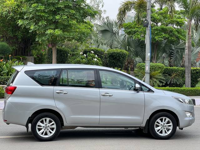 https://images10.gaadi.com/usedcar_image/4564330/original/94491b87f59b64407df7de8de66207b2.jpg?imwidth=6401