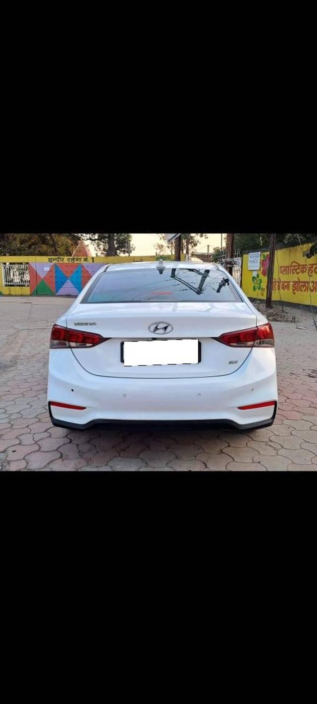 https://images10.gaadi.com/usedcar_image/4564340/original/processed_8f4188d66b4dec5ac750fc076acafca9.jpeg?imwidth=6401