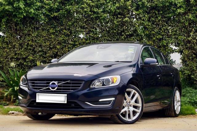 https://images10.gaadi.com/usedcar_image/4564341/original/processed_c2e6669a1af6c2a6fed4575b2e6c4c5a.jpeg?imwidth=6400
