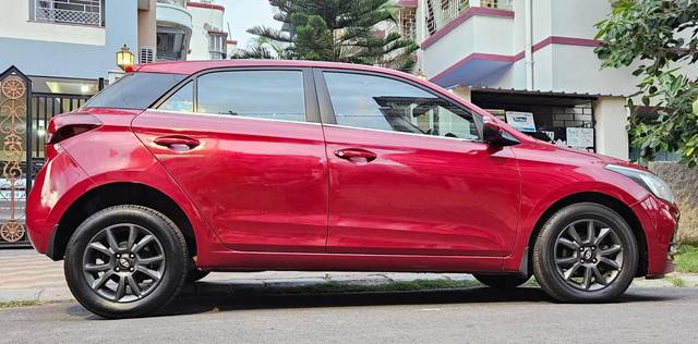 https://images10.gaadi.com/usedcar_image/4564350/original/processed_386b91e98d197d8e4e25d53d757c78f3.jpg?imwidth=6401