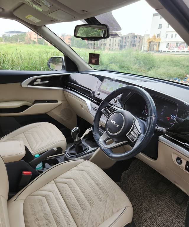 https://images10.gaadi.com/usedcar_image/4564351/original/f328a7dccefcce71119503422961cf74.jpg?imwidth=6402