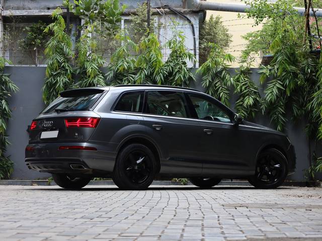 https://images10.gaadi.com/usedcar_image/4564354/original/54559dce0ae03fe1f1b368cbf8728d27.jpg?imwidth=6402