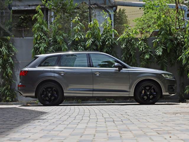 https://images10.gaadi.com/usedcar_image/4564354/original/8180abb501e1372bec2ca34e15344ff5.jpg?imwidth=6401