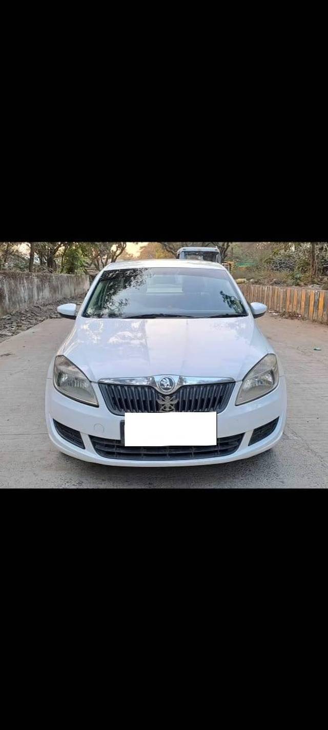 https://images10.gaadi.com/usedcar_image/4564367/original/processed_0891181e84f2735a0f3f0f2e0ad5fba4.jpeg?imwidth=6400