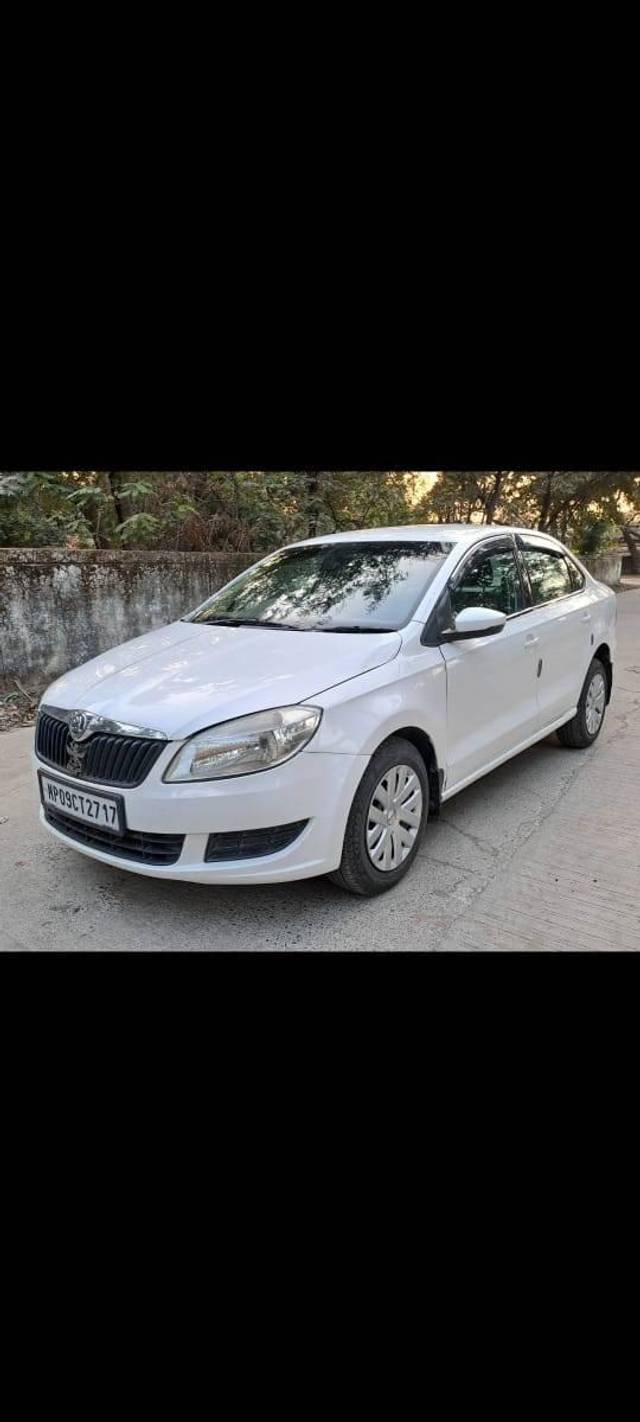 https://images10.gaadi.com/usedcar_image/4564367/original/processed_9f1277487f31e13fd560548bf62c59ca.jpeg?imwidth=6402