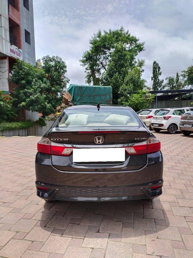 https://images10.gaadi.com/usedcar_image/4564375/original/processed_cb5b822a9b2c2760e353fa447bfe77c7.jpg?imwidth=6401