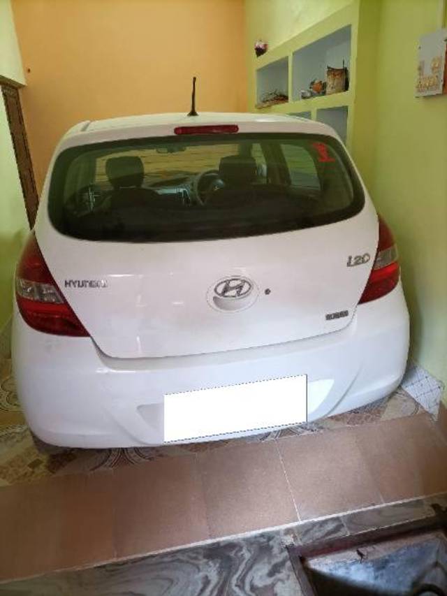 https://images10.gaadi.com/usedcar_image/4564376/original/processed_9a04cfa2-abfc-4802-9906-c4ed59310aec.jpg?imwidth=6401