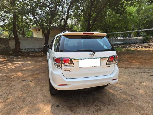 https://images10.gaadi.com/usedcar_image/4564388/original/processed_196a99a904ff7bc5ee83c48bb743fba4.jpg?imwidth=6402