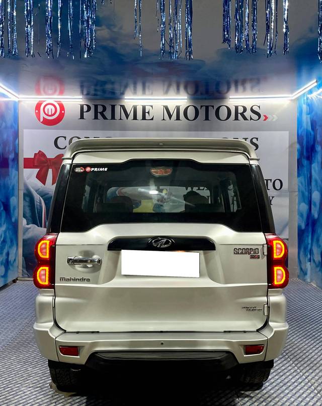 https://images10.gaadi.com/usedcar_image/4564396/original/processed_349314dae70b7a8edd03c84fa488ac2e.jpg?imwidth=6401