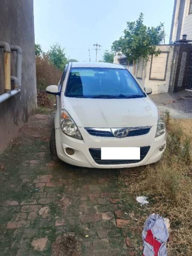 https://images10.gaadi.com/usedcar_image/4564435/original/processed_0f8d29eb-9db3-4209-b2d3-680a4a2efa15.jpg?imwidth=6400
