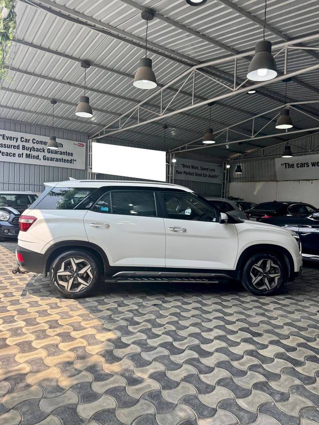 https://images10.gaadi.com/usedcar_image/4564477/original/processed_01864c3d6765ab902c2bd5488682b582.jpg?imwidth=6401