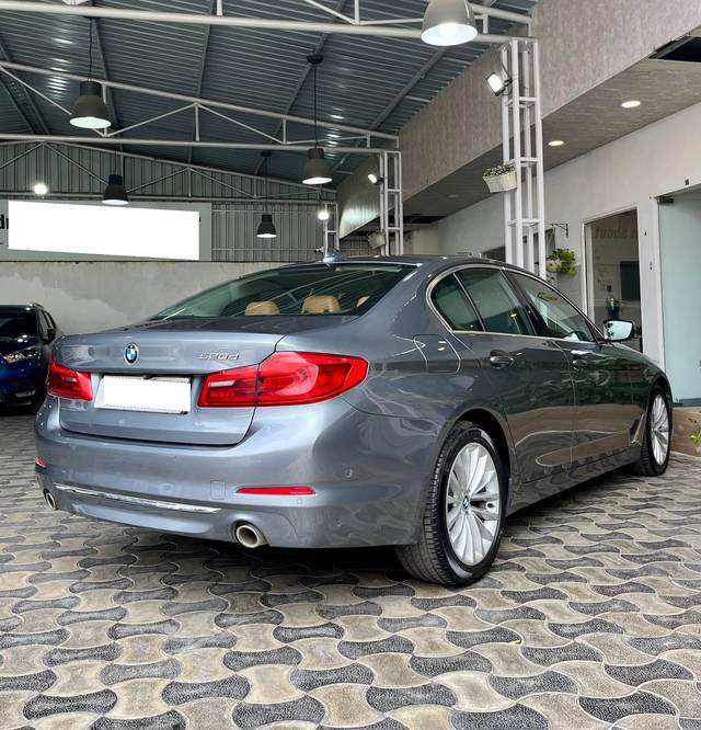 https://images10.gaadi.com/usedcar_image/4564489/original/processed_787d16ddc7ebc3fa06165702d45ad9b1.jpg?imwidth=6402