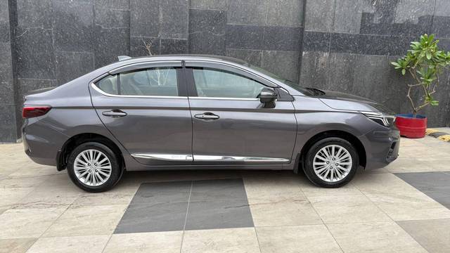 https://images10.gaadi.com/usedcar_image/4564506/original/processed_542a54eff01ef10c593db4b48401ec92.jpg?imwidth=6401