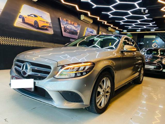 https://images10.gaadi.com/usedcar_image/4564531/original/processed_281e1ee5e9aa7a4d498628a401e6ed75.jpg?imwidth=6402