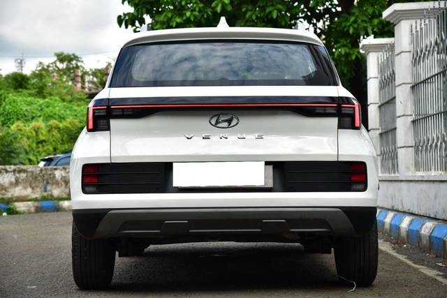 https://images10.gaadi.com/usedcar_image/4564533/original/processed_9a7b2f8d9c15b8609cfa6052aef3d502.jpg?imwidth=6402