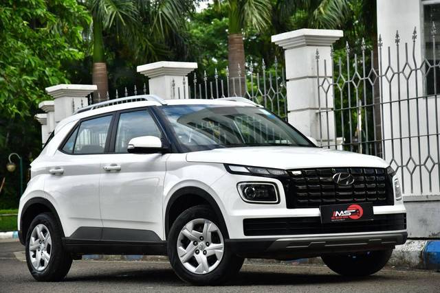 https://images10.gaadi.com/usedcar_image/4564533/original/processed_f7b431a497b2a5ddd7093b0ecf1b15dd.jpg?imwidth=6400