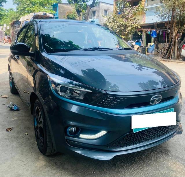 https://images10.gaadi.com/usedcar_image/4564538/original/processed_59cab778601a9aeb989b1156e5113d03.jpeg?imwidth=6400