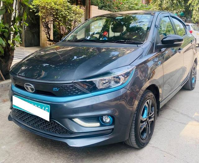 https://images10.gaadi.com/usedcar_image/4564538/original/processed_fe22dc38ab6e3a43d2fc03d061746ec3.jpeg?imwidth=6402