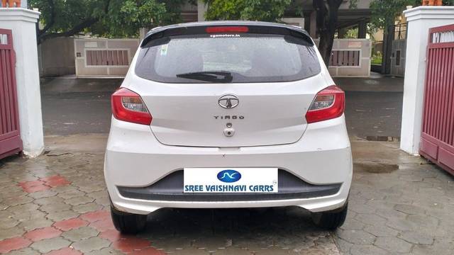 https://images10.gaadi.com/usedcar_image/4564544/original/processed_e7fbf0539ed9c671302af57fdb0a013c.jpg?imwidth=6402
