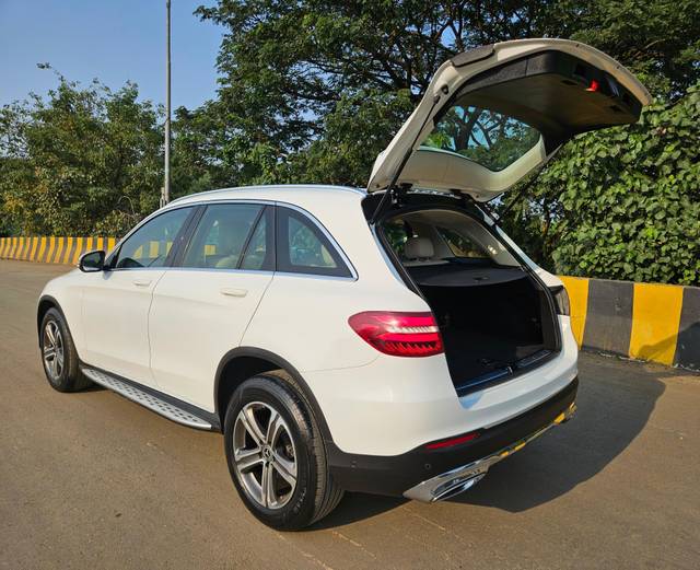 https://images10.gaadi.com/usedcar_image/4564559/original/98421f790619cc7d4bb50c1a80fca1c9.jpg?imwidth=6402