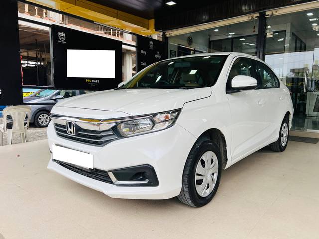 https://images10.gaadi.com/usedcar_image/4564563/original/processed_11ff25b0d9aa092202106849cdbea0d1.jpg?imwidth=6400