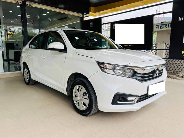 https://images10.gaadi.com/usedcar_image/4564563/original/processed_66e00e8633344d7ccc510c7f6bbbdc32.jpg?imwidth=6401