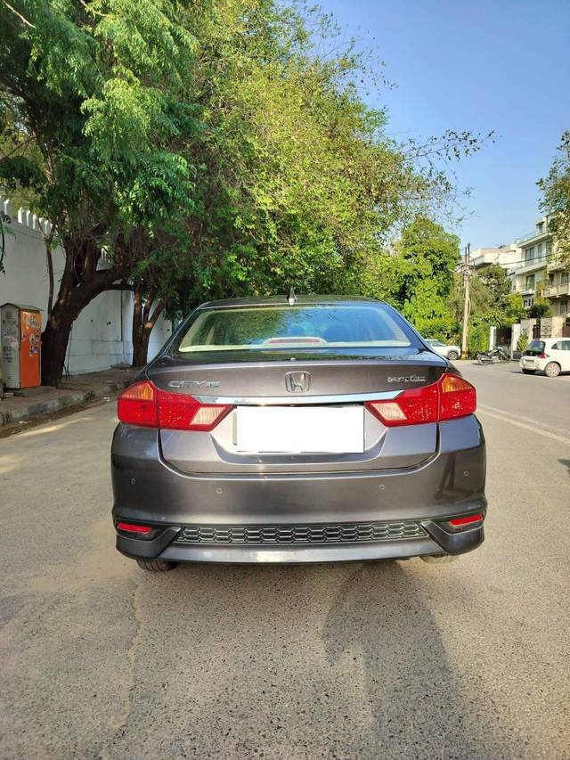 https://images10.gaadi.com/usedcar_image/4564564/original/processed_e0c45da986515ba77207d0c112037ac8.jpg?imwidth=6402