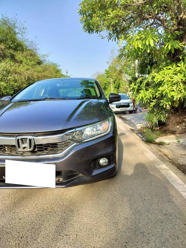 https://images10.gaadi.com/usedcar_image/4564564/original/processed_f8cf51569f654d96b063339d1a87bc87.jpg?imwidth=6400