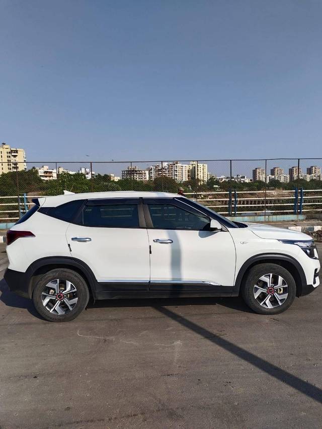 https://images10.gaadi.com/usedcar_image/4564573/original/processed_b24d38d2c8c015970c69653d4b3273dd.jpg?imwidth=6401