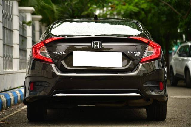 https://images10.gaadi.com/usedcar_image/4564576/original/processed_5f603cd424a74c74c3fe2104bb79fcff.jpg?imwidth=6402