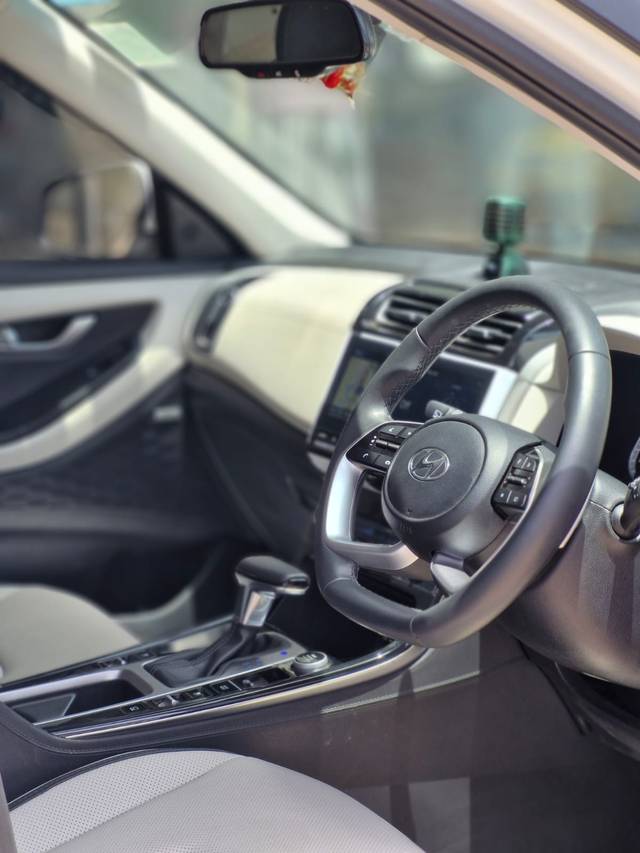 https://images10.gaadi.com/usedcar_image/4564577/original/6d59fa14276424984208d08fc9b3f6f9.jpg?imwidth=6402