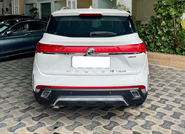 https://images10.gaadi.com/usedcar_image/4564626/original/processed_80170ffd1f299ecbbe112199548e1dcc.jpg?imwidth=6401