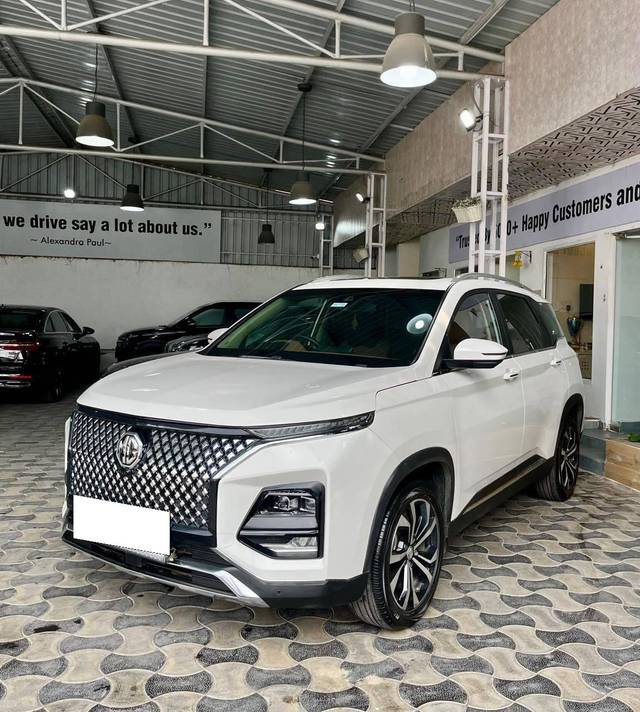 https://images10.gaadi.com/usedcar_image/4564626/original/processed_ca9106cfa02246443e86a1f42016ef59.jpg?imwidth=6400
