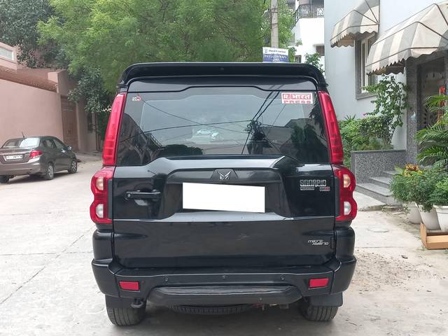 https://images10.gaadi.com/usedcar_image/4564630/original/processed_a23b4296682384d0425c78a4f5d03938.jpg?imwidth=6402