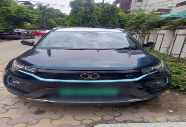 https://images10.gaadi.com/usedcar_image/4564632/original/69367abd-a8cd-4162-9095-af316d8a69bb.?imwidth=6400