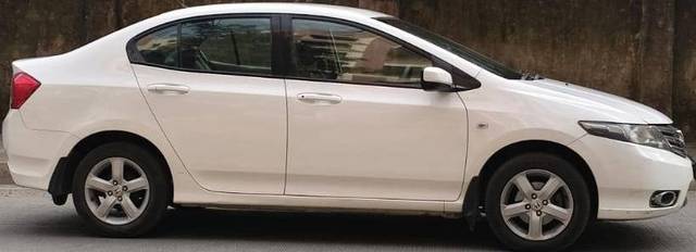 https://images10.gaadi.com/usedcar_image/4564643/original/processed_09716f64040b9fad74bd2e71009d09d7.jpg?imwidth=6401