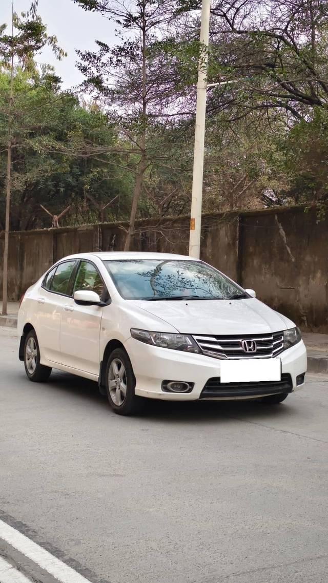 https://images10.gaadi.com/usedcar_image/4564643/original/processed_19b3612ffb7489472bfdf29348046044.jpg?imwidth=6400