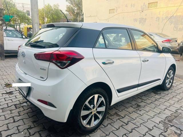https://images10.gaadi.com/usedcar_image/4564645/original/processed_7c58531f-58ed-4b3d-87b8-571dcd2a7ef5.jpg?imwidth=6401