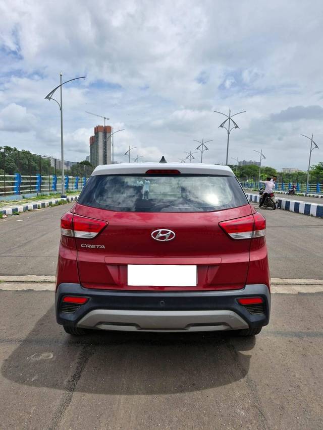 https://images10.gaadi.com/usedcar_image/4564649/original/processed_6dff6a9a7f52f26bf175d327d1875abb.jpg?imwidth=6402