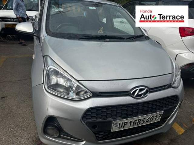 https://images10.gaadi.com/usedcar_image/4564656/original/fea5fd22c6d4a5f2de6efaa1cd616354.jpg?imwidth=6400
